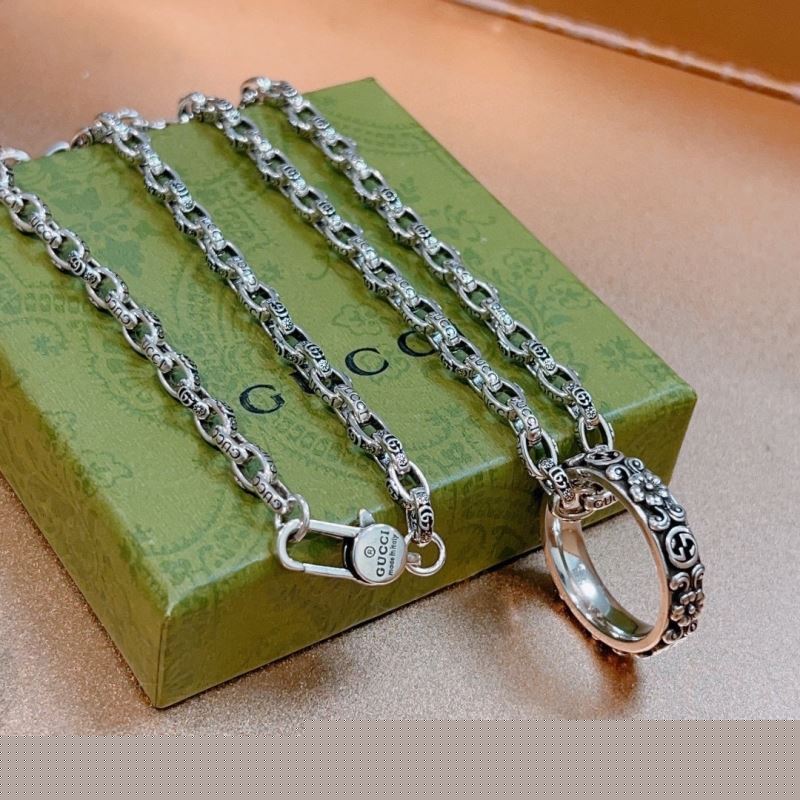 G*u*i necklaces